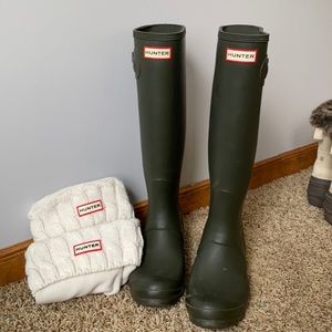 Tall Green Hunter Boots With Ivory Fleece Inserts